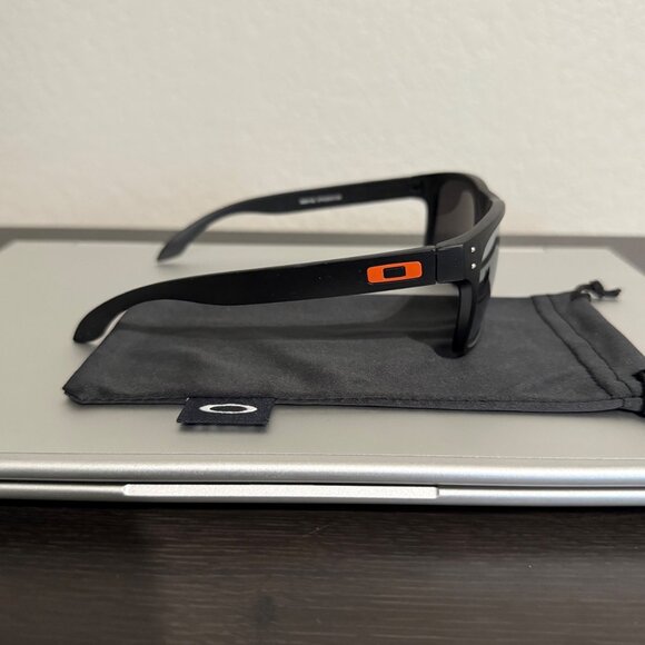 OO9102 Oakley Holbrook Silver Reflective Lenses - Picture 4 of 7